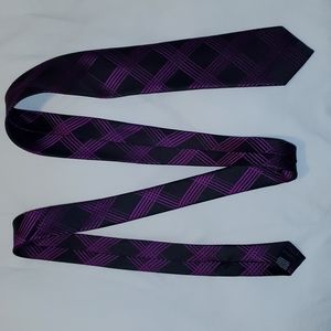 Men's black with purple pattern Van Heusen tie